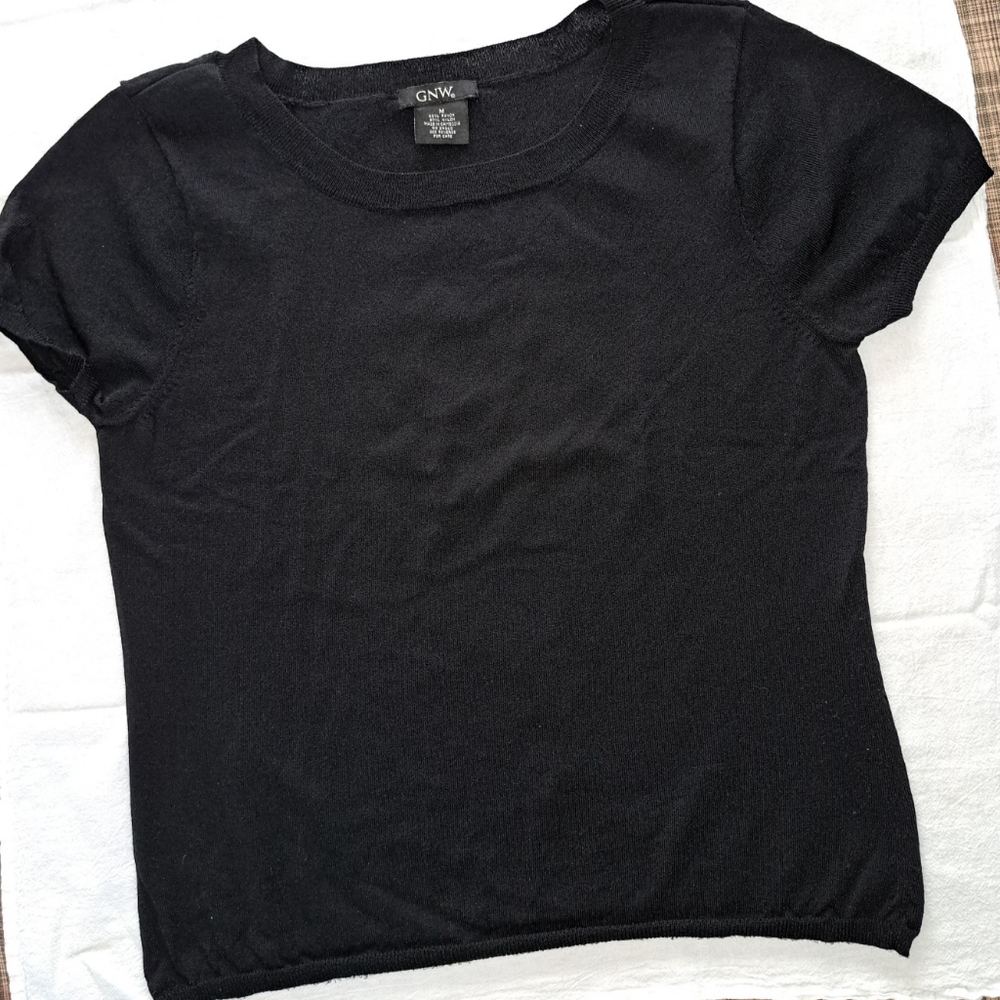 GNW short sleeve knit, size medium